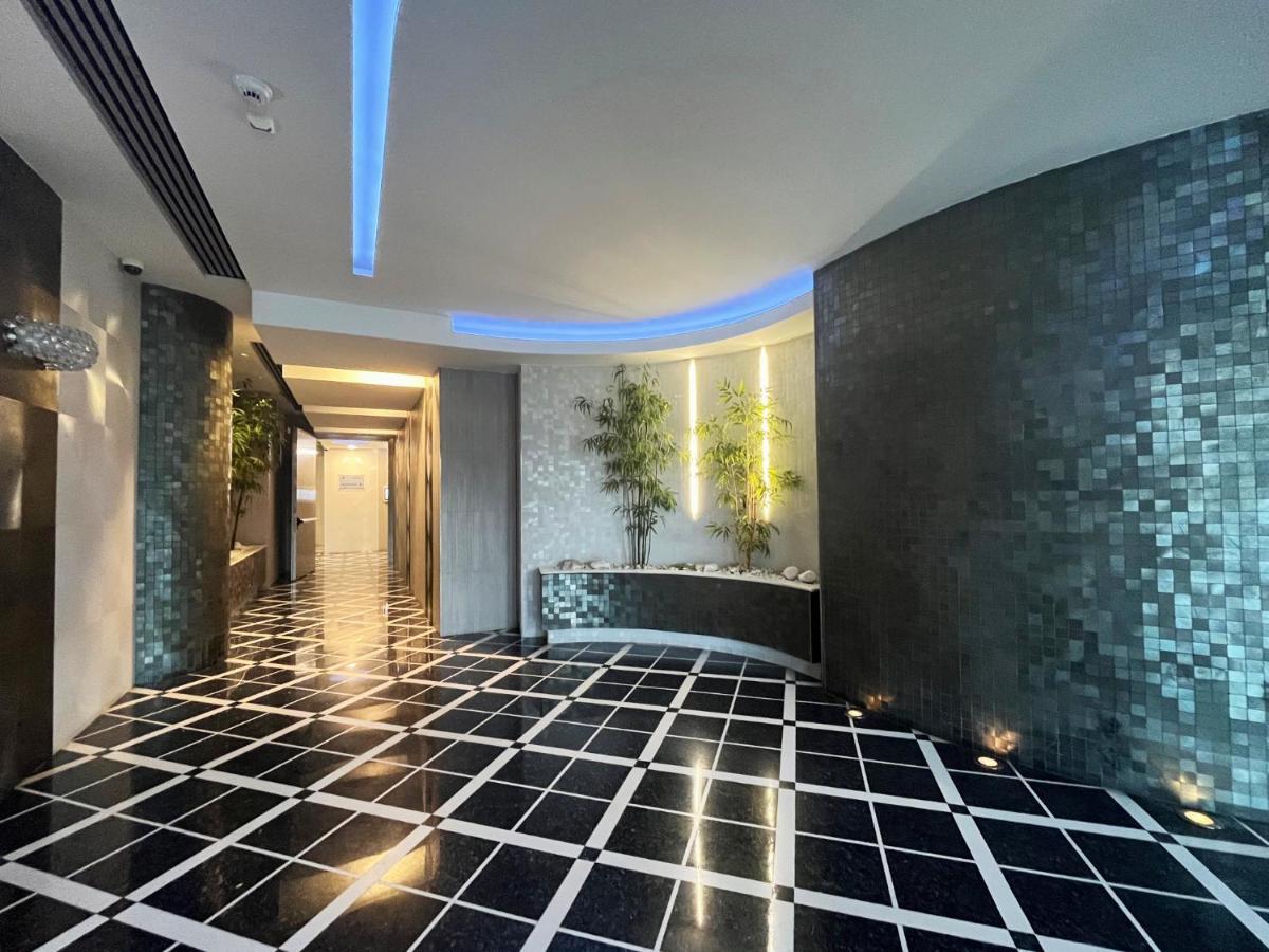Elegante Bilocale Torre Pontina Lägenhet Latina Exteriör bild