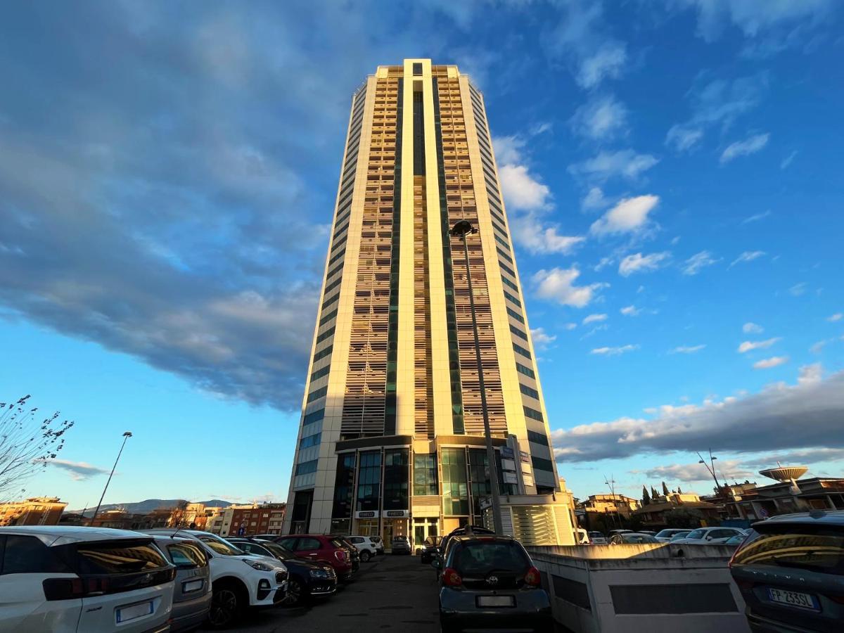 Elegante Bilocale Torre Pontina Lägenhet Latina Exteriör bild
